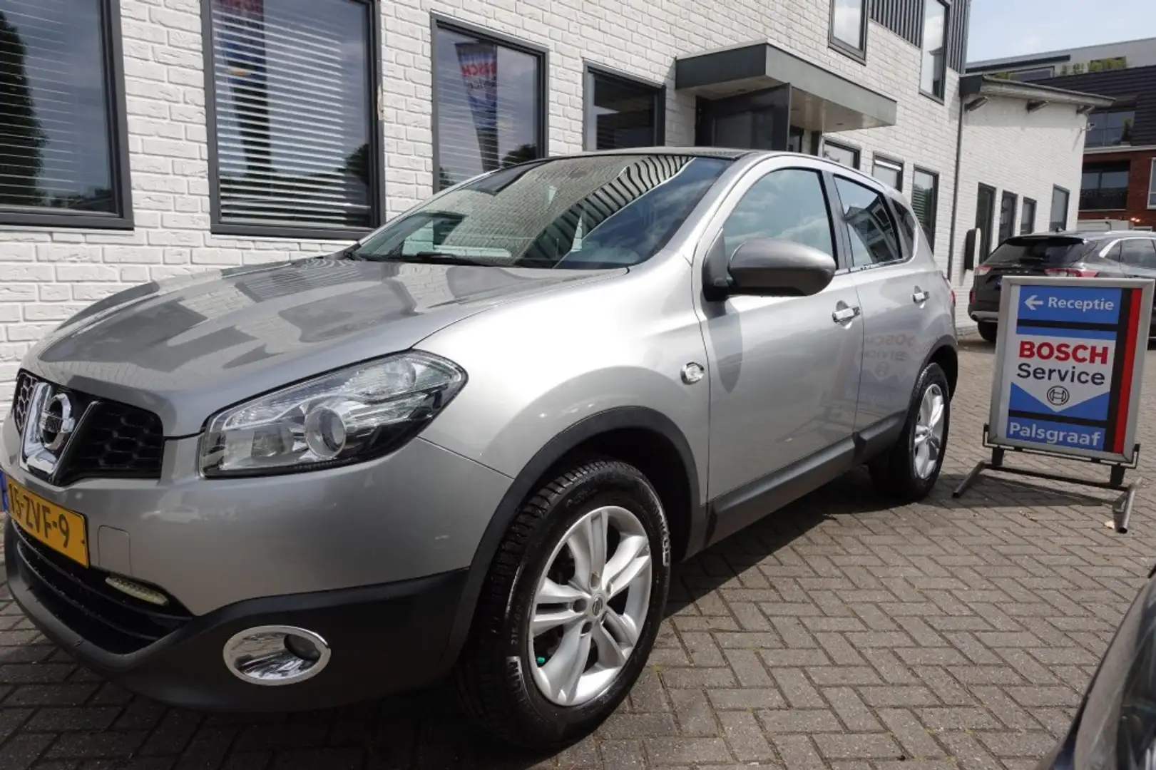 Nissan Qashqai 1.6 ACENTA Trekhaak 87.000 km ! Grijs - 1