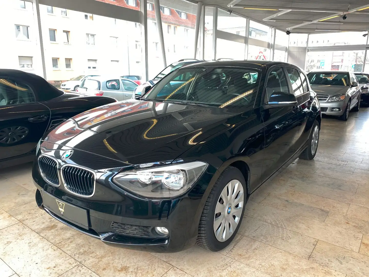 BMW 116 i Lim./29tkm/1.Hd./Autm./PDC/SHZ/Aux/MFL/ Schwarz - 1