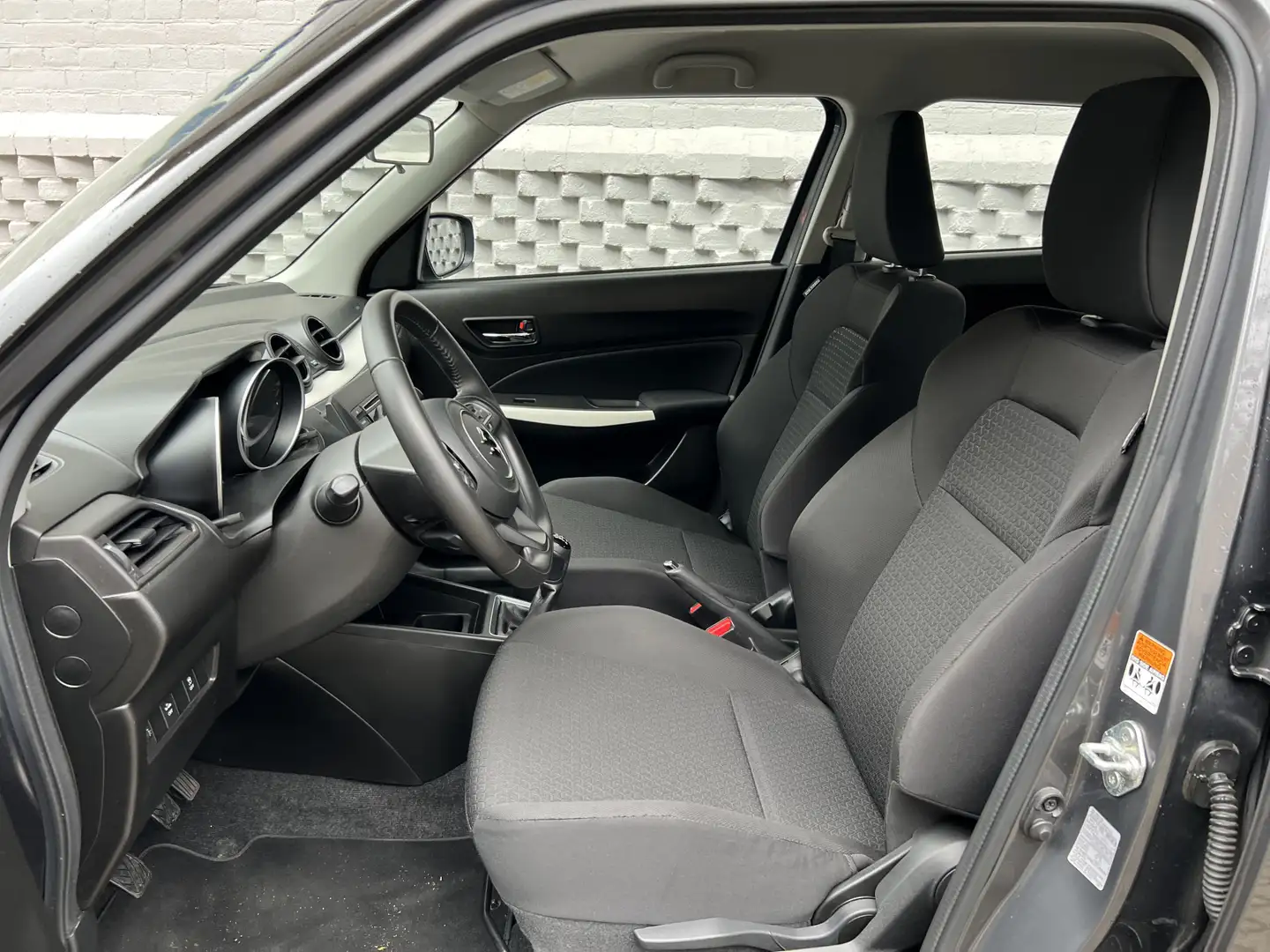 Suzuki Swift 1.2 Smart Hybrid 5 deurs Adaptive Cruise control Grau - 2
