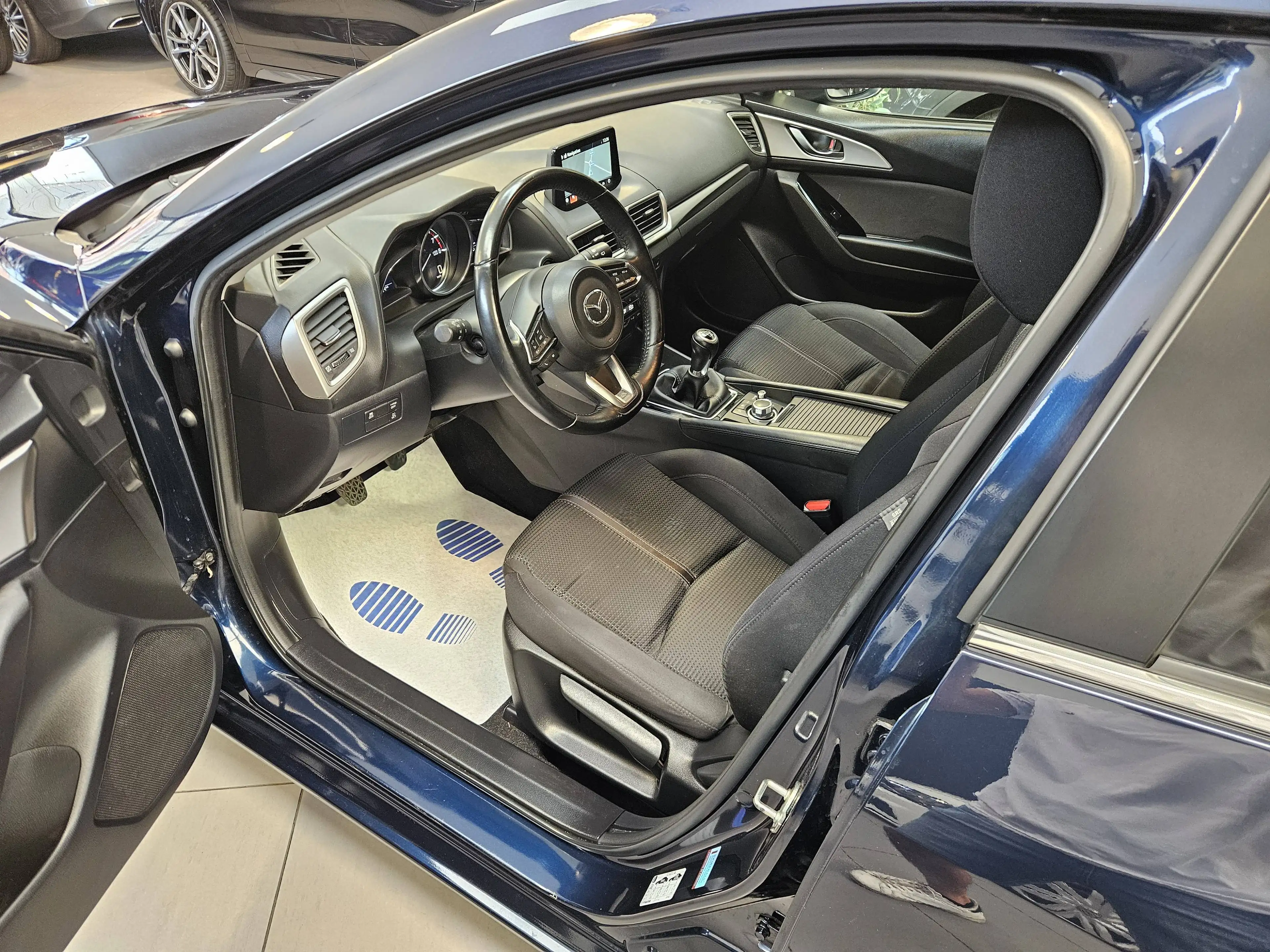 Mazda 3 3 1.5i SKYDRIVE PLAY EDITION,GPS,CAMERA,PHARES LED,GARANTIE 1 AN — photo 12