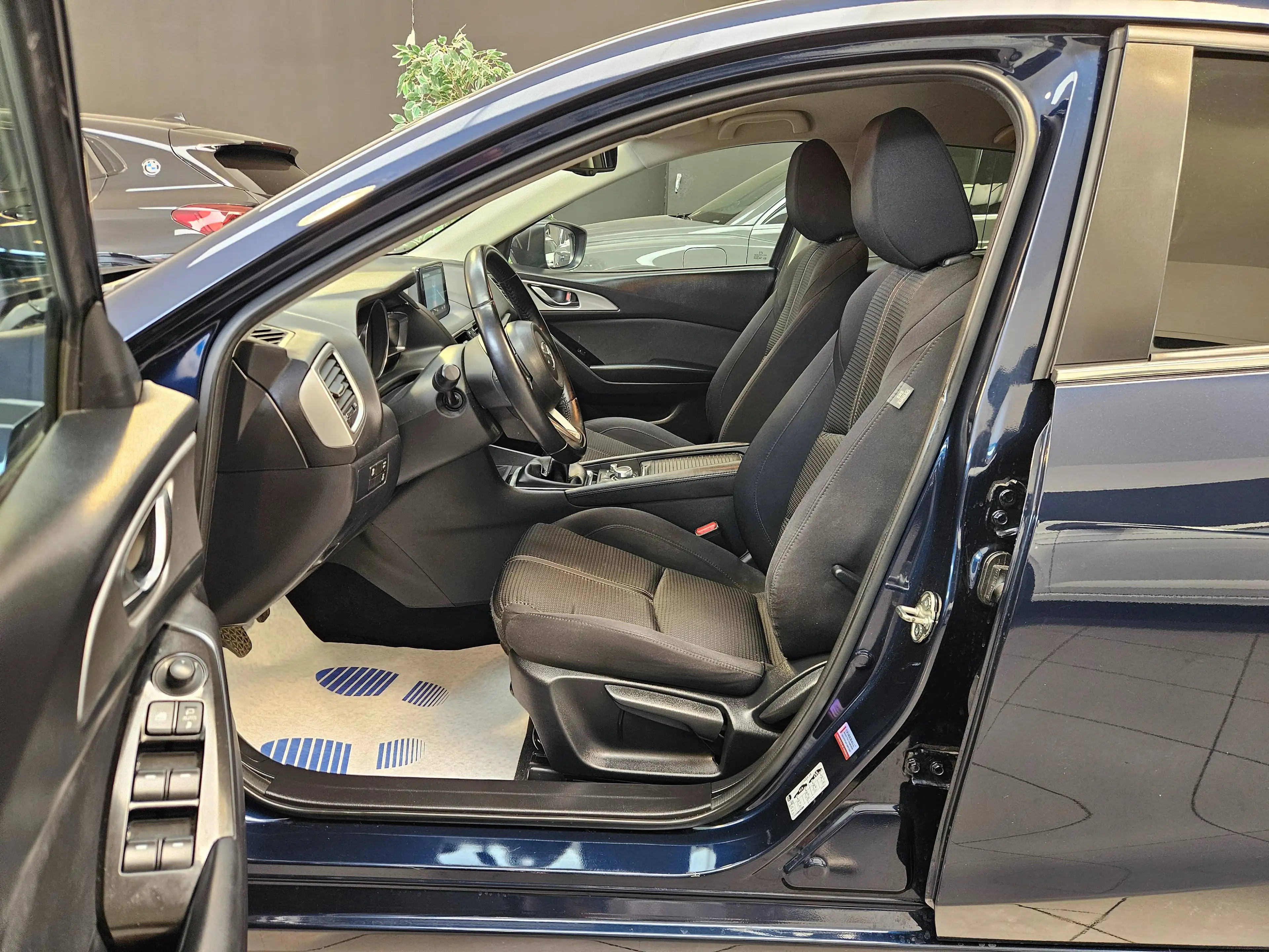 Mazda 3 3 1.5i SKYDRIVE PLAY EDITION,GPS,CAMERA,PHARES LED,GARANTIE 1 AN — photo 11