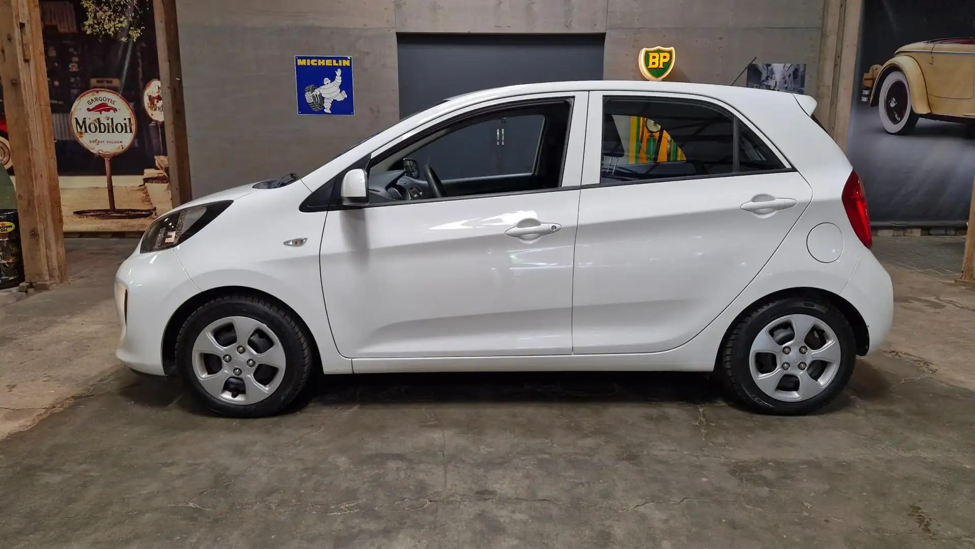Kia Picanto 1.0 CVVT ComfortLine 66PK | Rijklaarprijs | Elektr Wit - 2