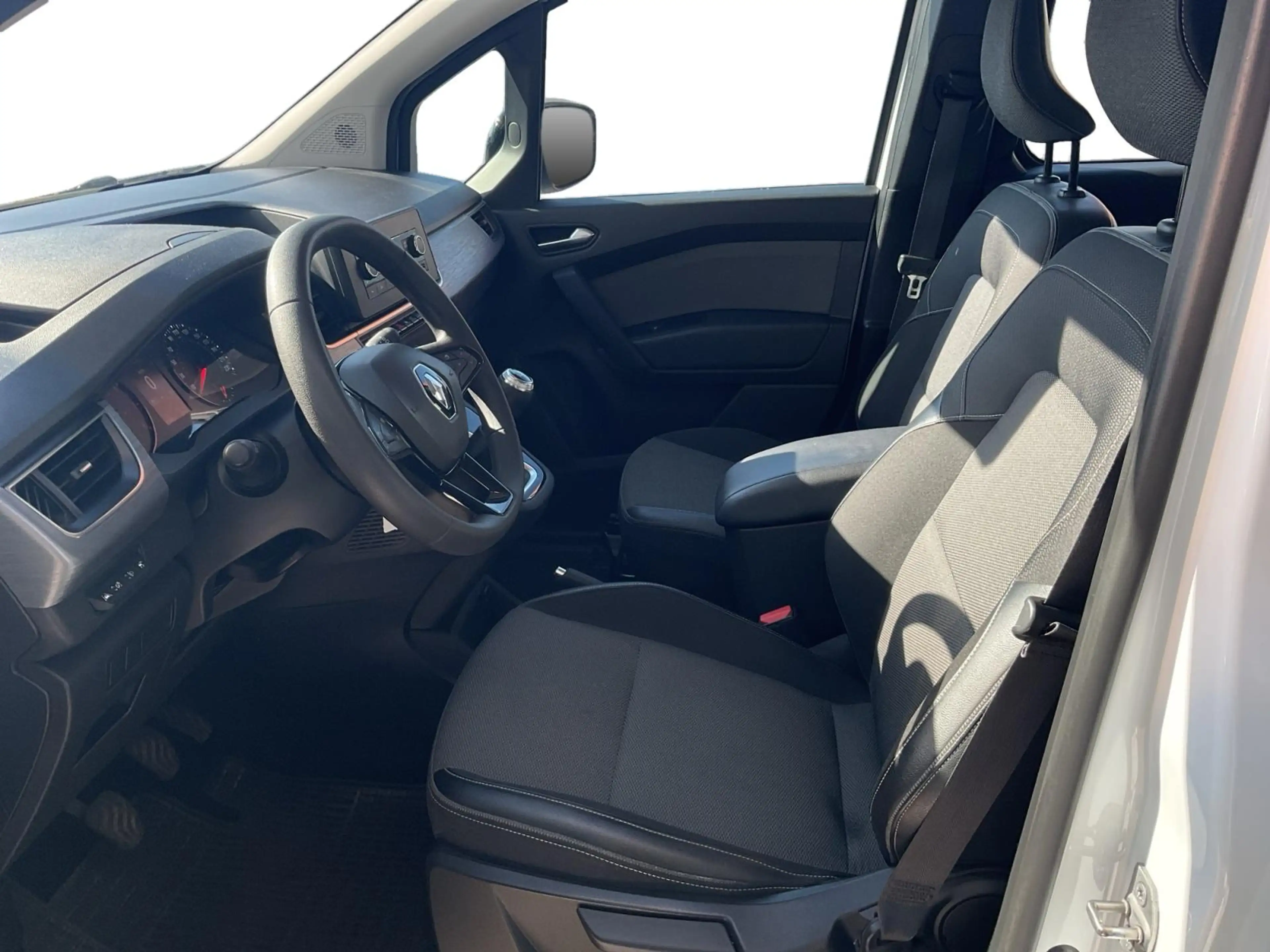 Renault Kangoo 1,3 Tce 100 Equilibre — photo 12