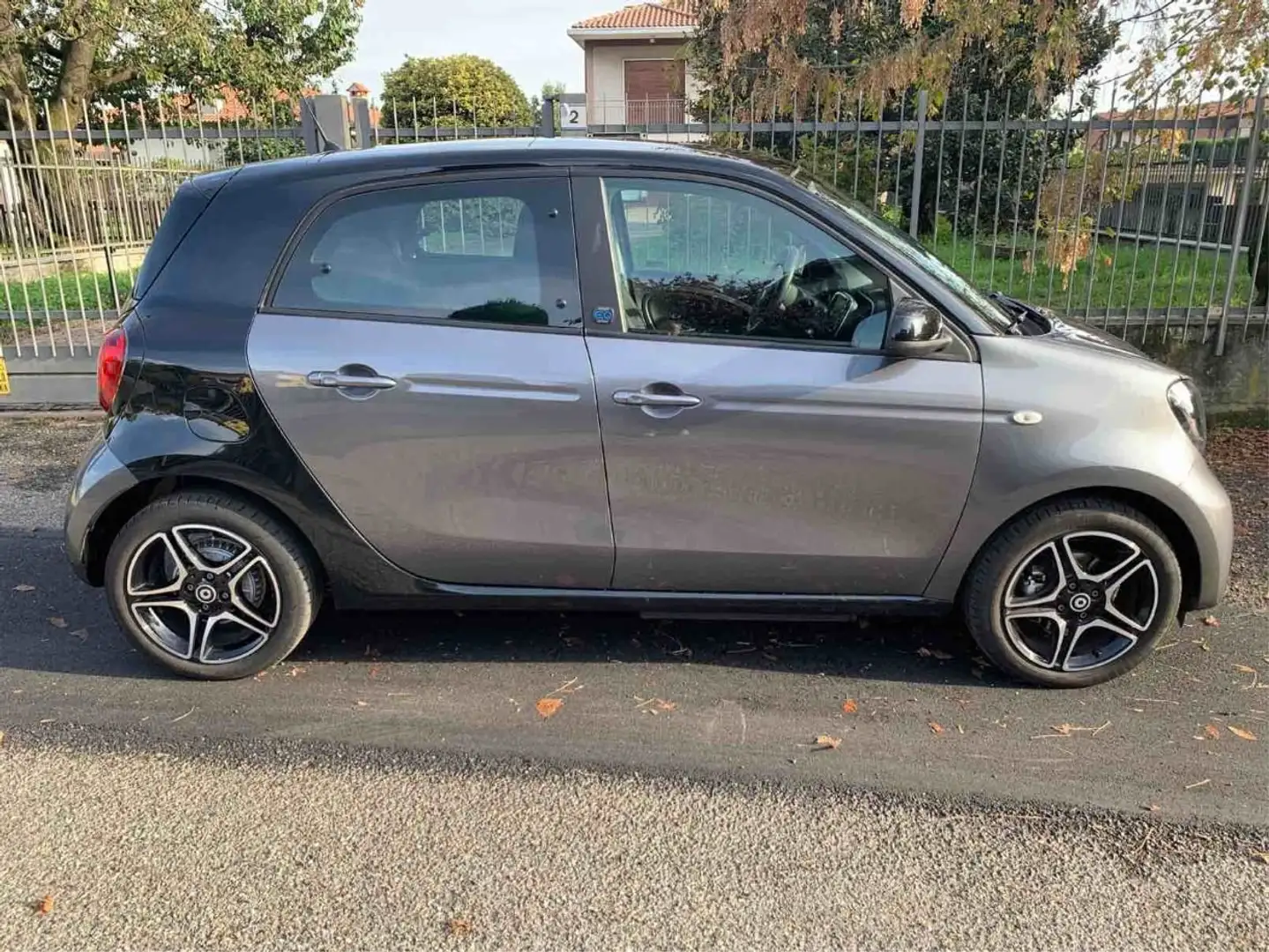 smart forFour Forfour II 2020 eq Pulse 4,6kW Grigio - 1