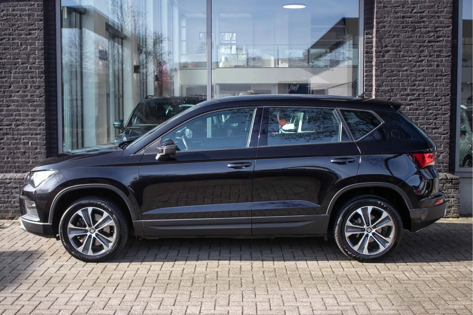 SEAT Ateca 1.4 EcoTSI FR 4DRIVE Business Intense - All-in rij Noir - 2