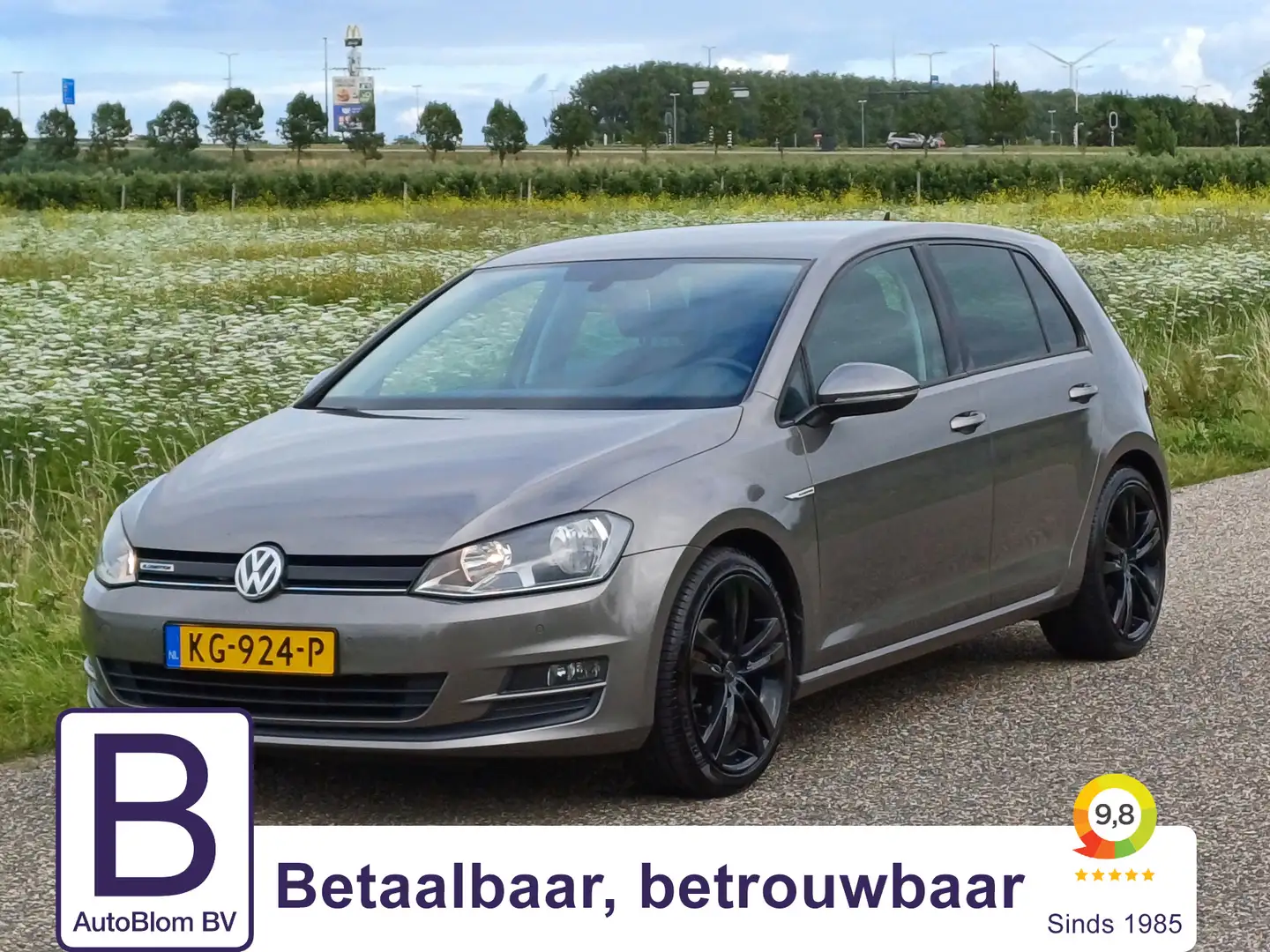 Volkswagen Golf 1.0 TSI Connected Series /Clima/Navi/Camera/Cruise Grijs - 1