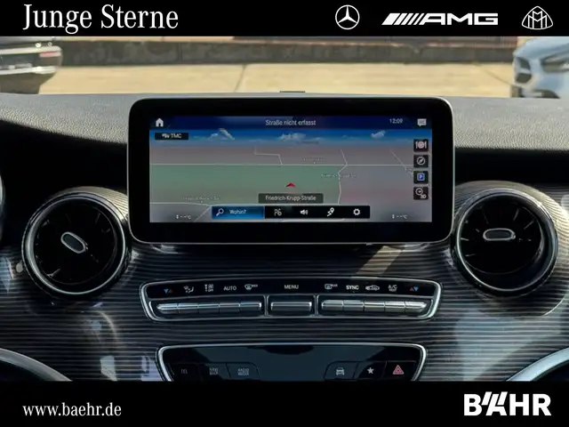 Mercedes-Benz V-Class view 12