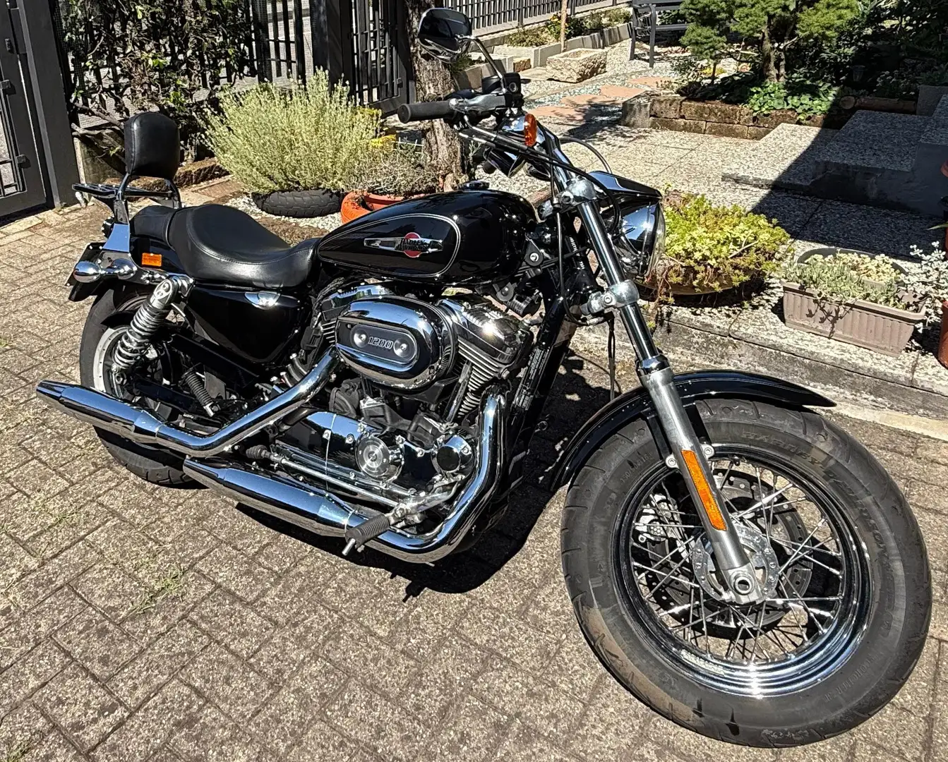 Harley-Davidson Sportster 1200 Custom XL 1200 C Black - 1