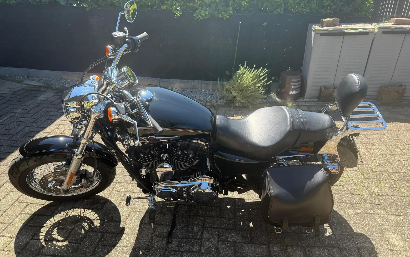 Harley-Davidson Sportster 1200 Custom XL 1200 C Black - 2