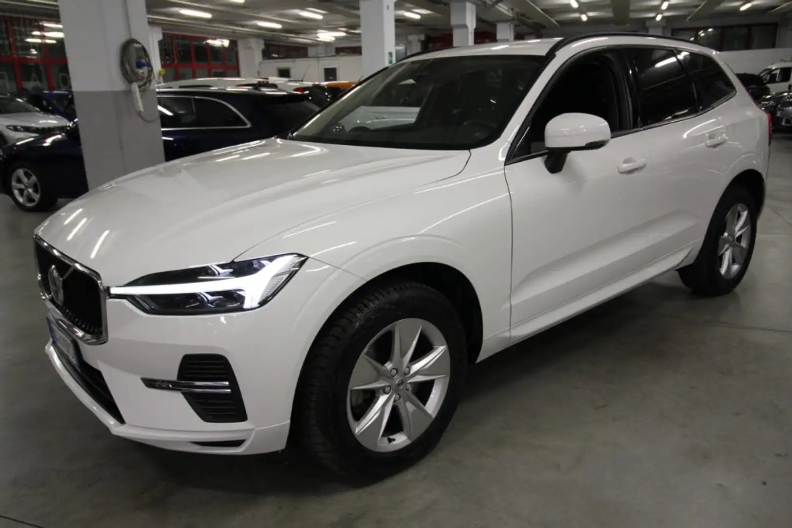 Volvo XC60 B4 (d) AWD Geartronic Business Weiß - 2