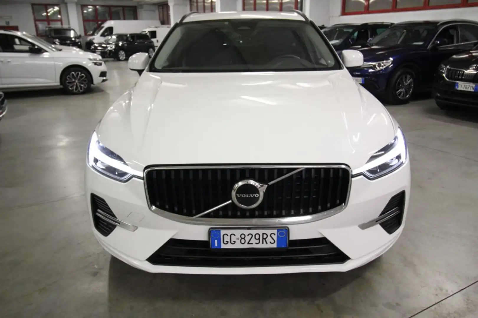 Volvo XC60 B4 (d) AWD Geartronic Business Weiß - 1