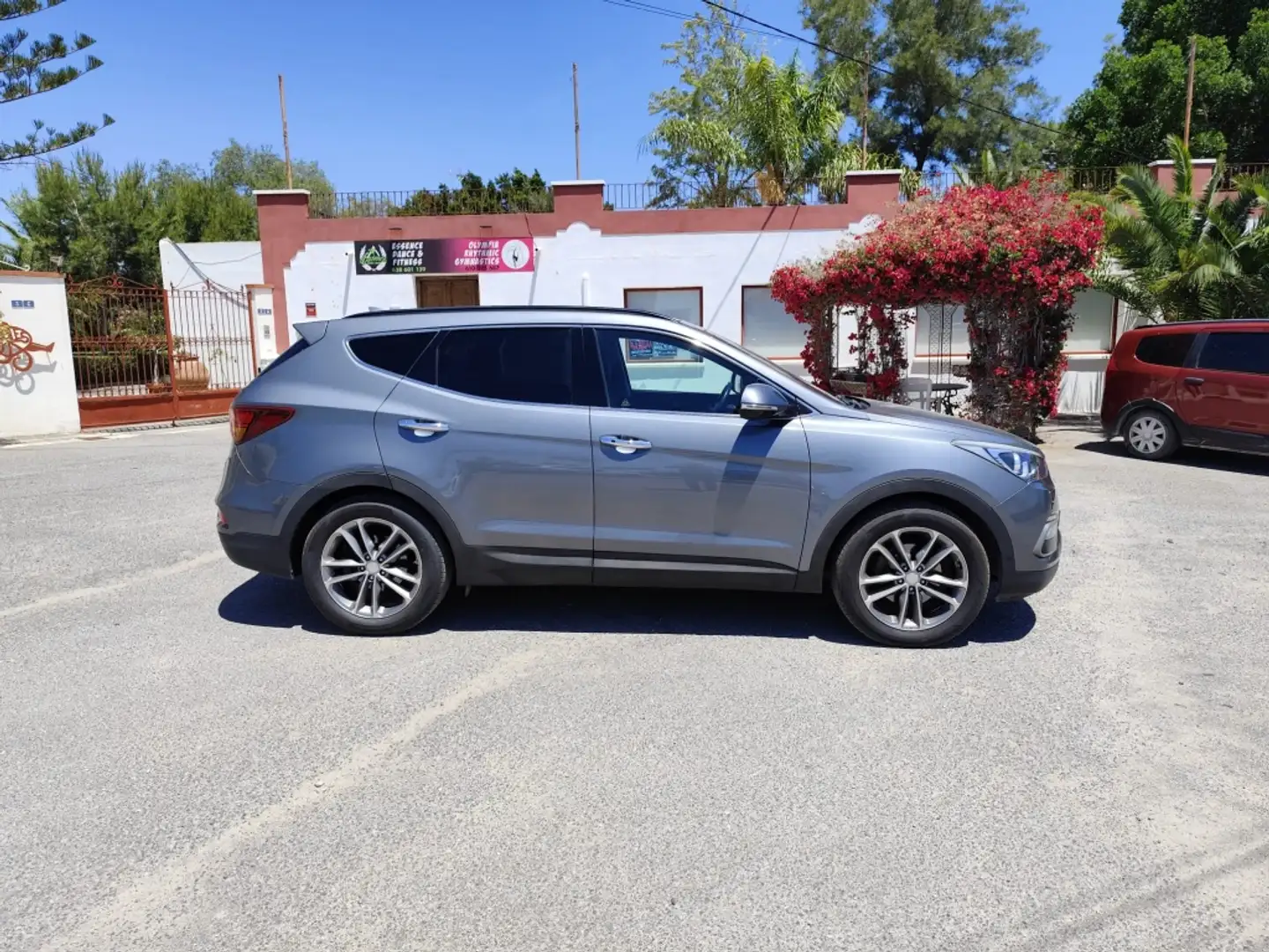 Hyundai SANTA FE 2.2CRDi 4x4 Style 7s Aut. Gris - 2