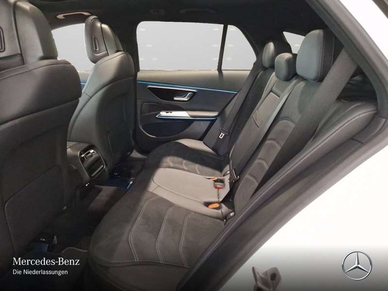 Mercedes-Benz E 220 d T AMG Pano Distr. Kamera Spurhalt-Ass PTS — photo 12