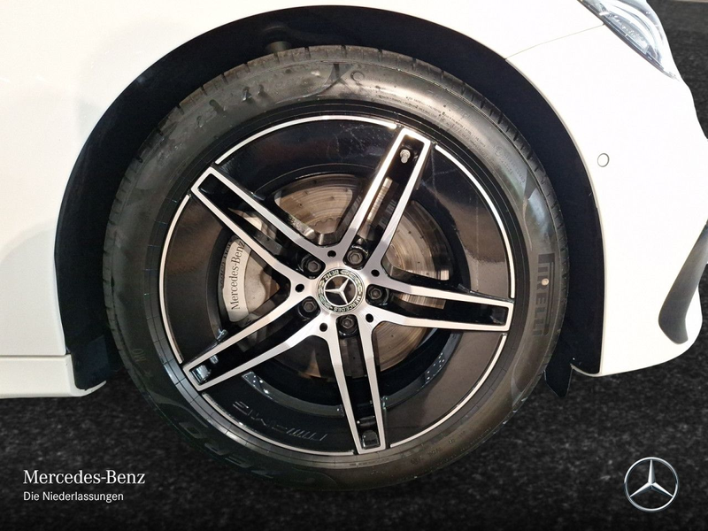 Mercedes-Benz E 220 d T AMG Pano Distr. Kamera Spurhalt-Ass PTS — photo 6