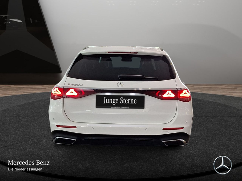 Mercedes-Benz E 220 d T AMG Pano Distr. Kamera Spurhalt-Ass PTS — photo 9