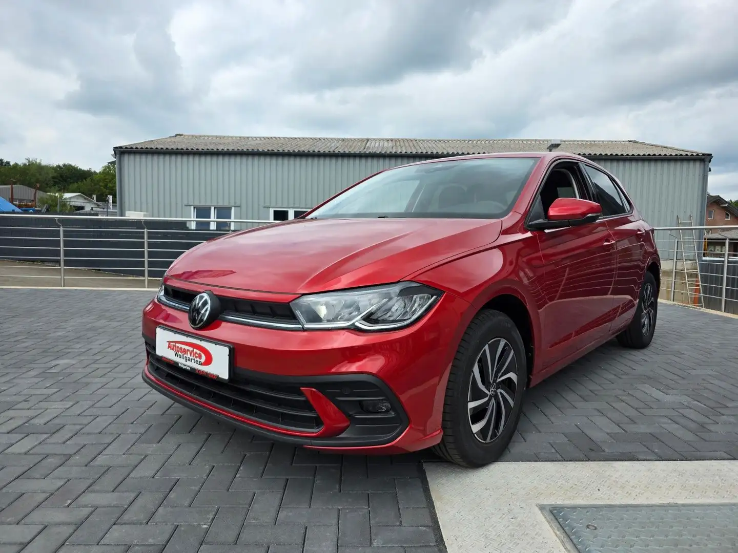 Volkswagen Polo 1.0 TSI Life AppConnect LED RFK SHZ 15" Rot - 1