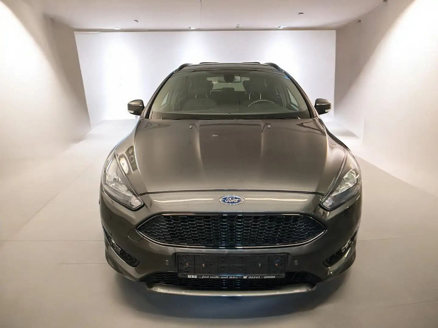 Ford Focus Turnier ST-Line 1.5 Ecoboost Navi Parkass. Gris - 2