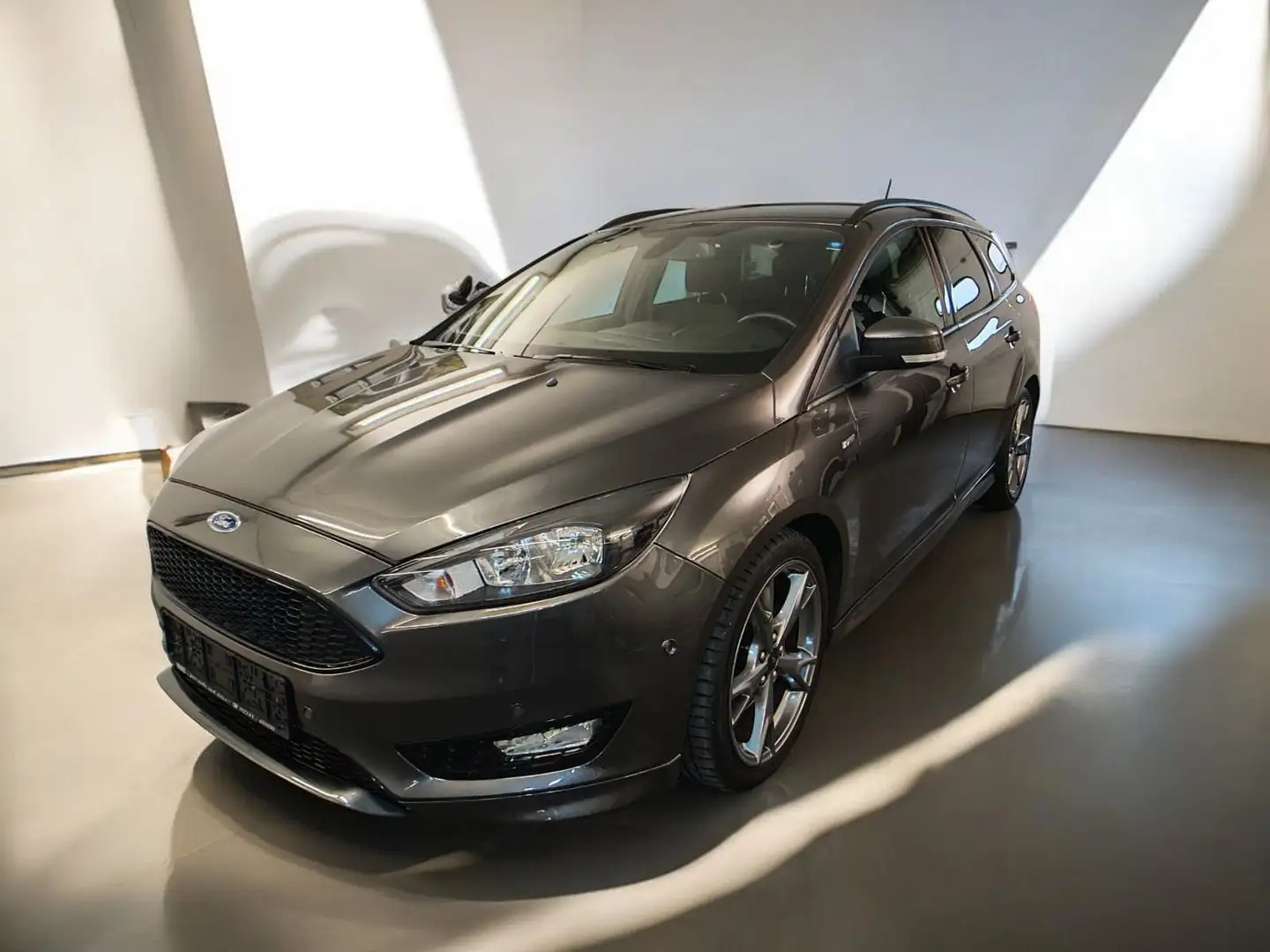 Ford Focus Turnier ST-Line 1.5 Ecoboost Navi Parkass. Gris - 1