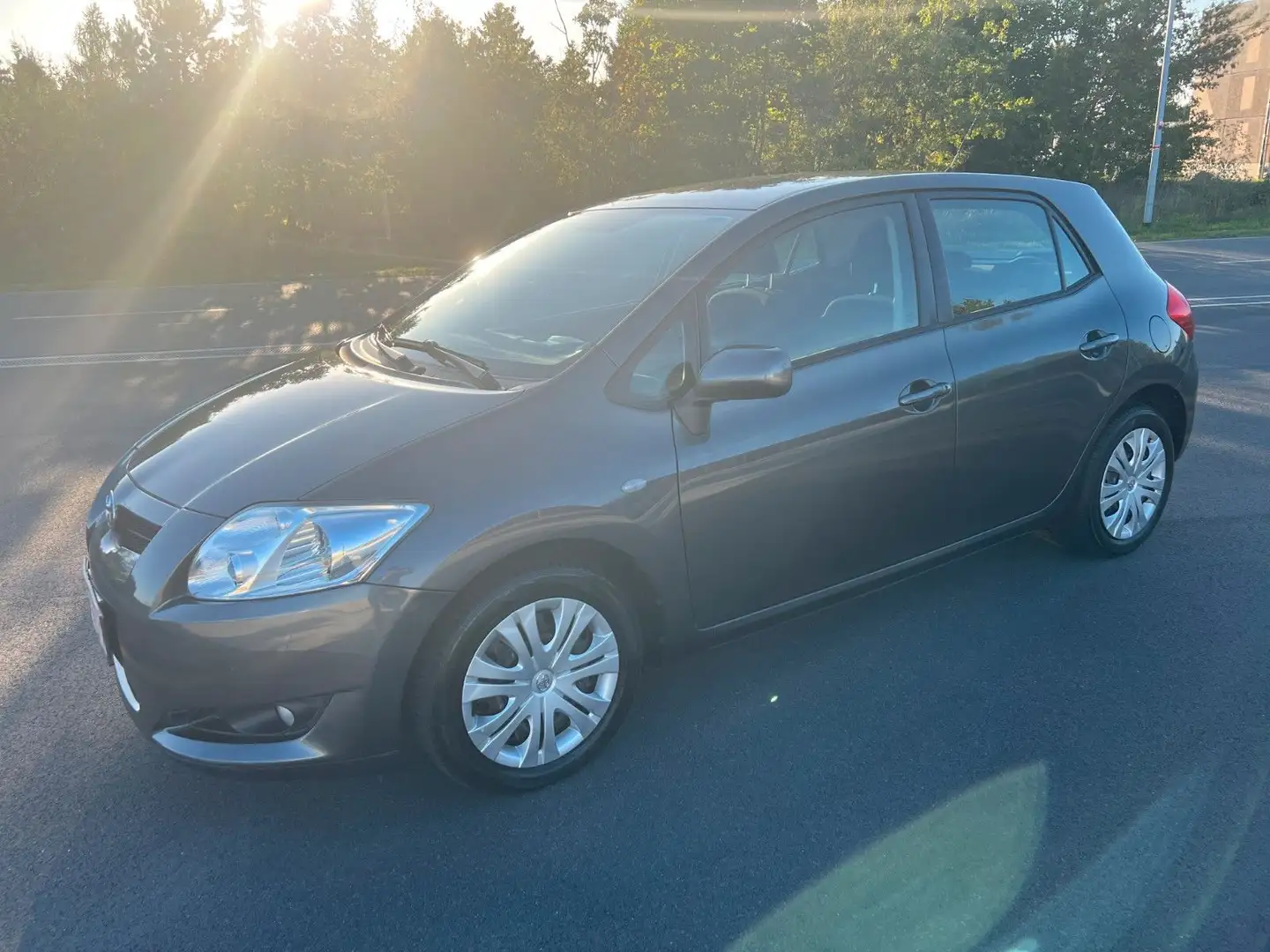Toyota Auris Luna 62Tkm.TÜV/Insp.Neu Grau - 1
