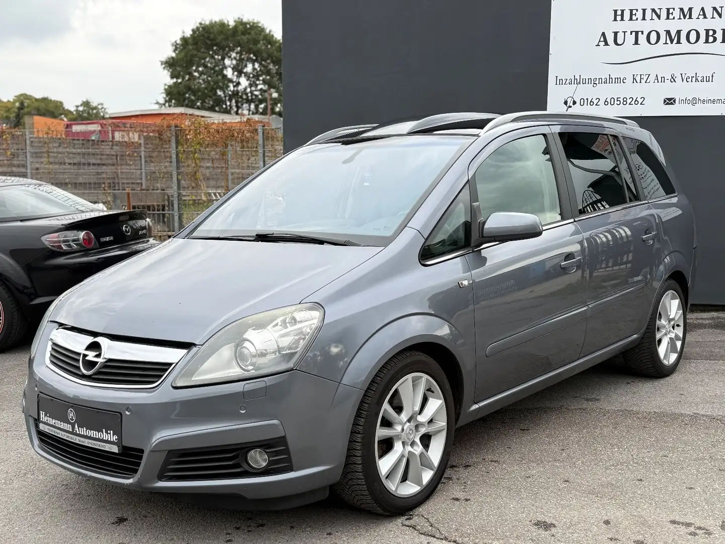 Opel Zafira 2.2 Automatik Cosmo *LEDER*PANORAMA*XENON Grau - 1