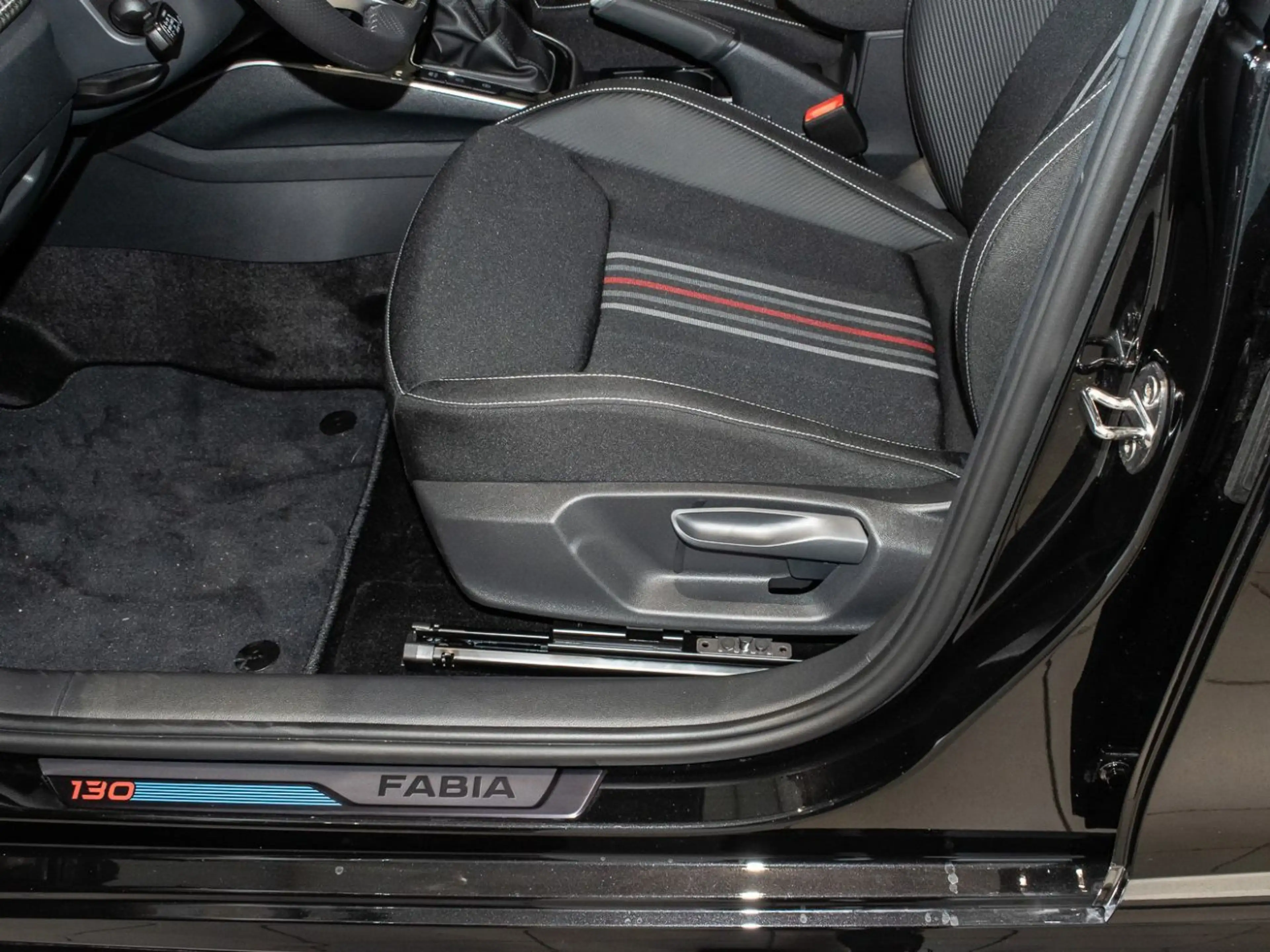 Skoda Fabia 1.5 TSI DSG 130Edition NAVI ACC KAM KEYLESS — photo 15