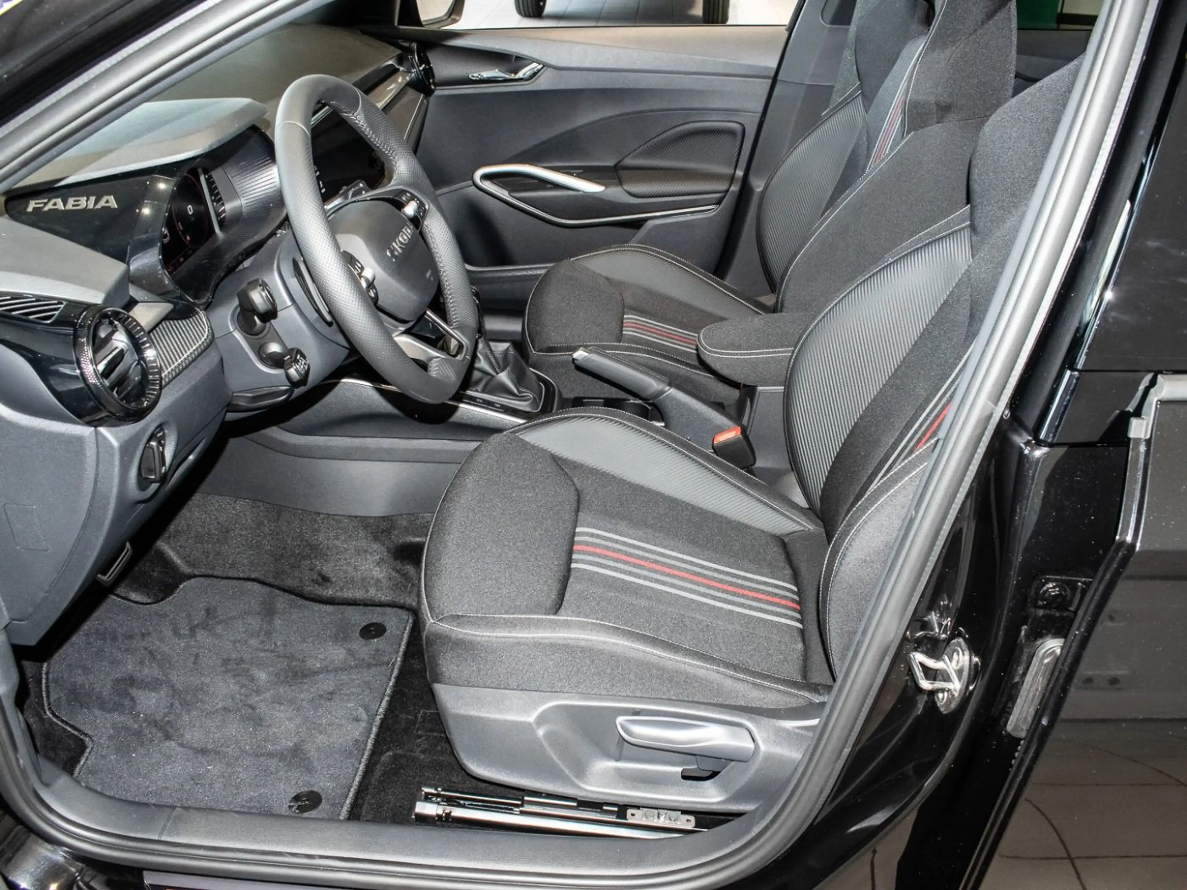 Skoda Fabia 1.5 TSI DSG 130Edition NAVI ACC KAM KEYLESS — photo 14