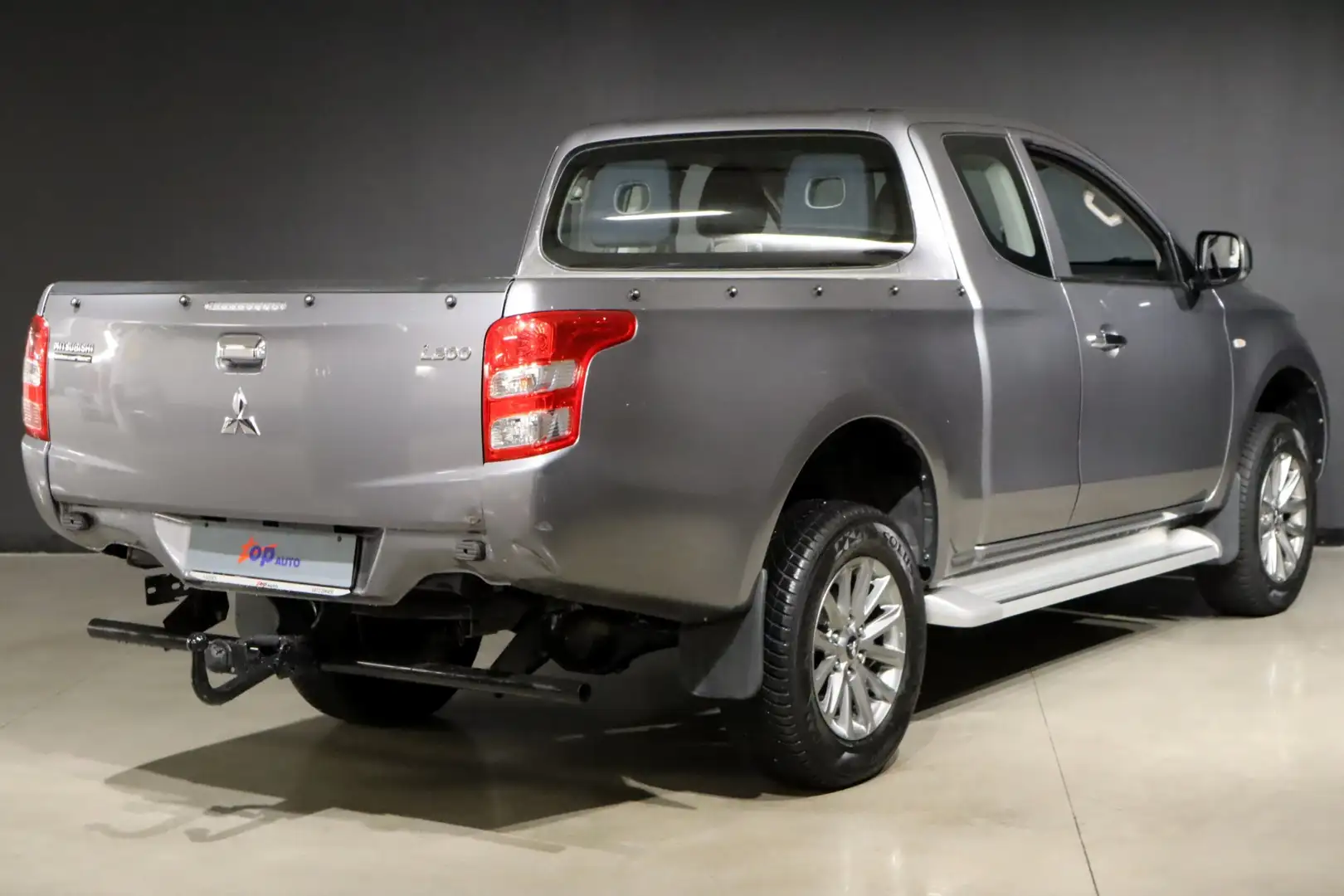 Mitsubishi L200 2.4 DiD CLUB CAB 4X4 GANCIO 24.850+IVA Grigio - 2