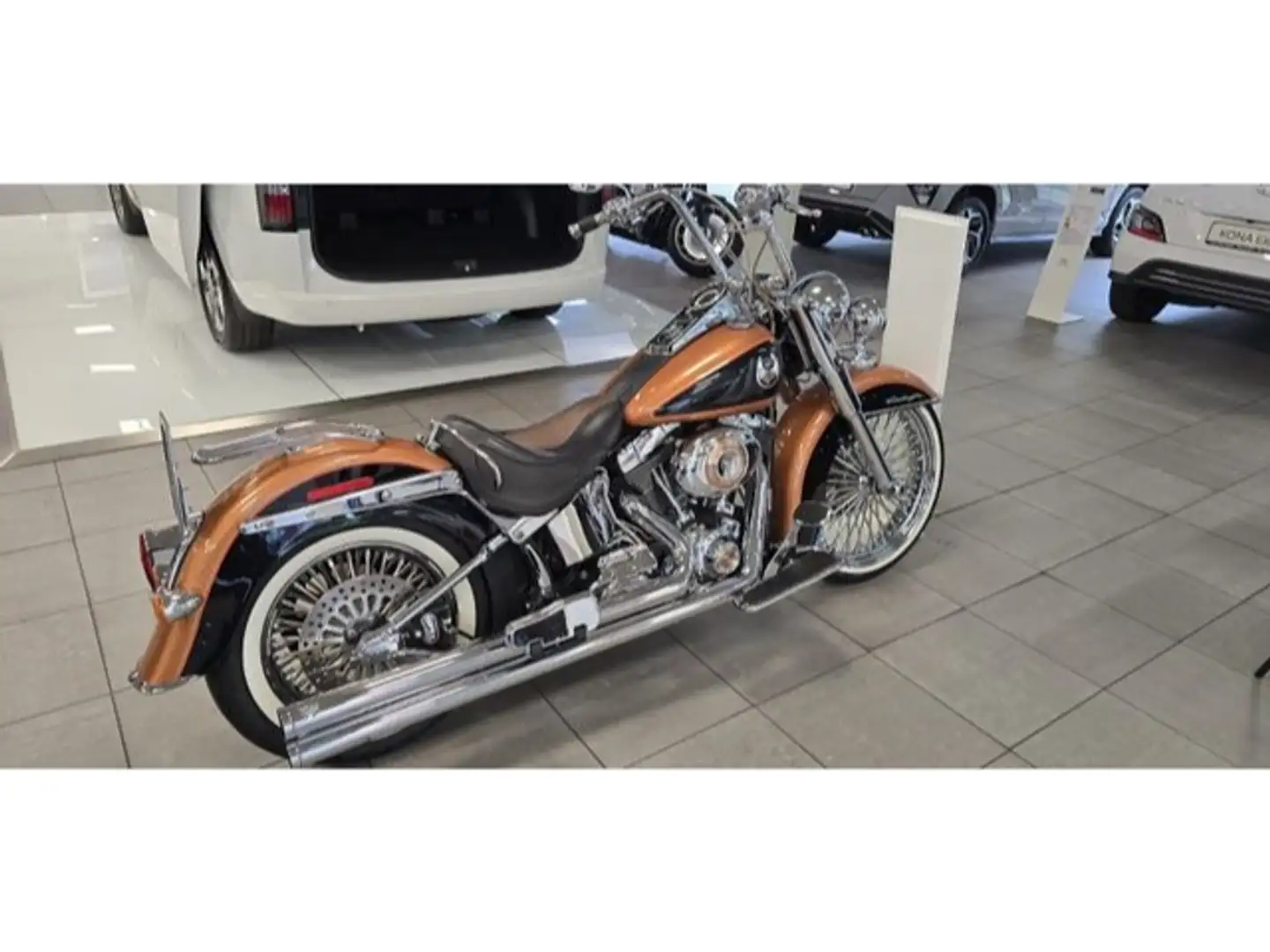 Harley-Davidson Softail Deluxe Mexican style Chicano Zlatá - 2