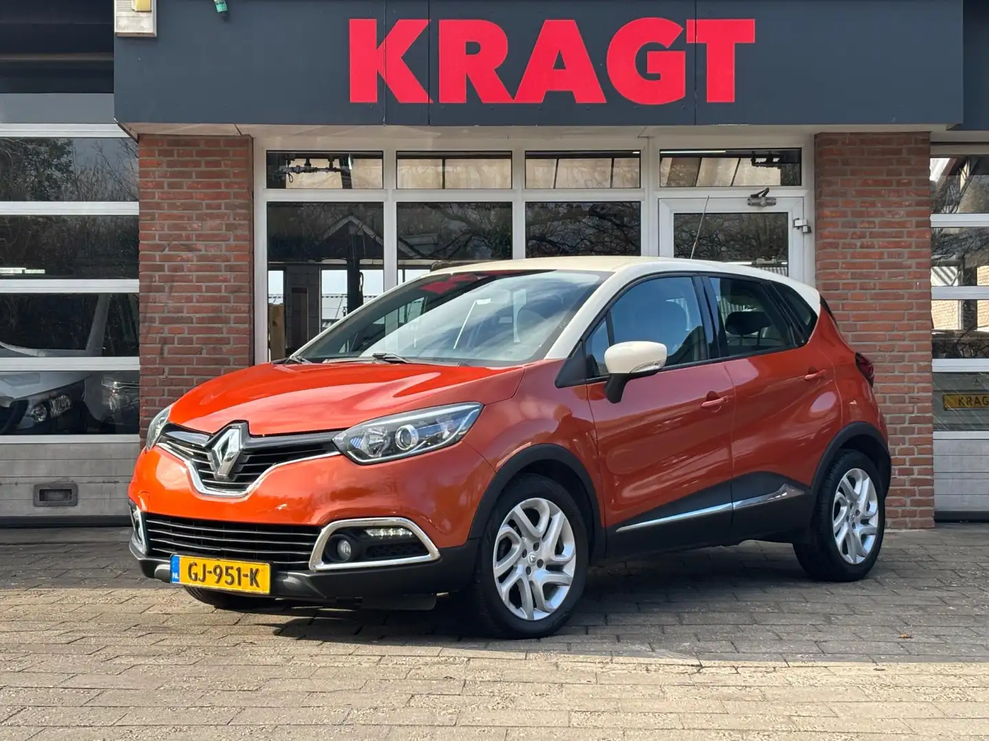 Renault Captur Dynamique 0.9 TCe 90 pk - Climate control - Navi - Orange - 1