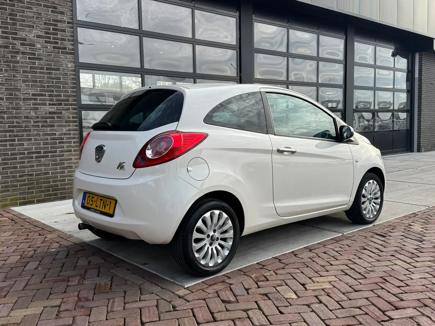 Ford Ka/Ka+ 1.2 Titanium X | Airco | Radio | elektrische ramen Wit - 2