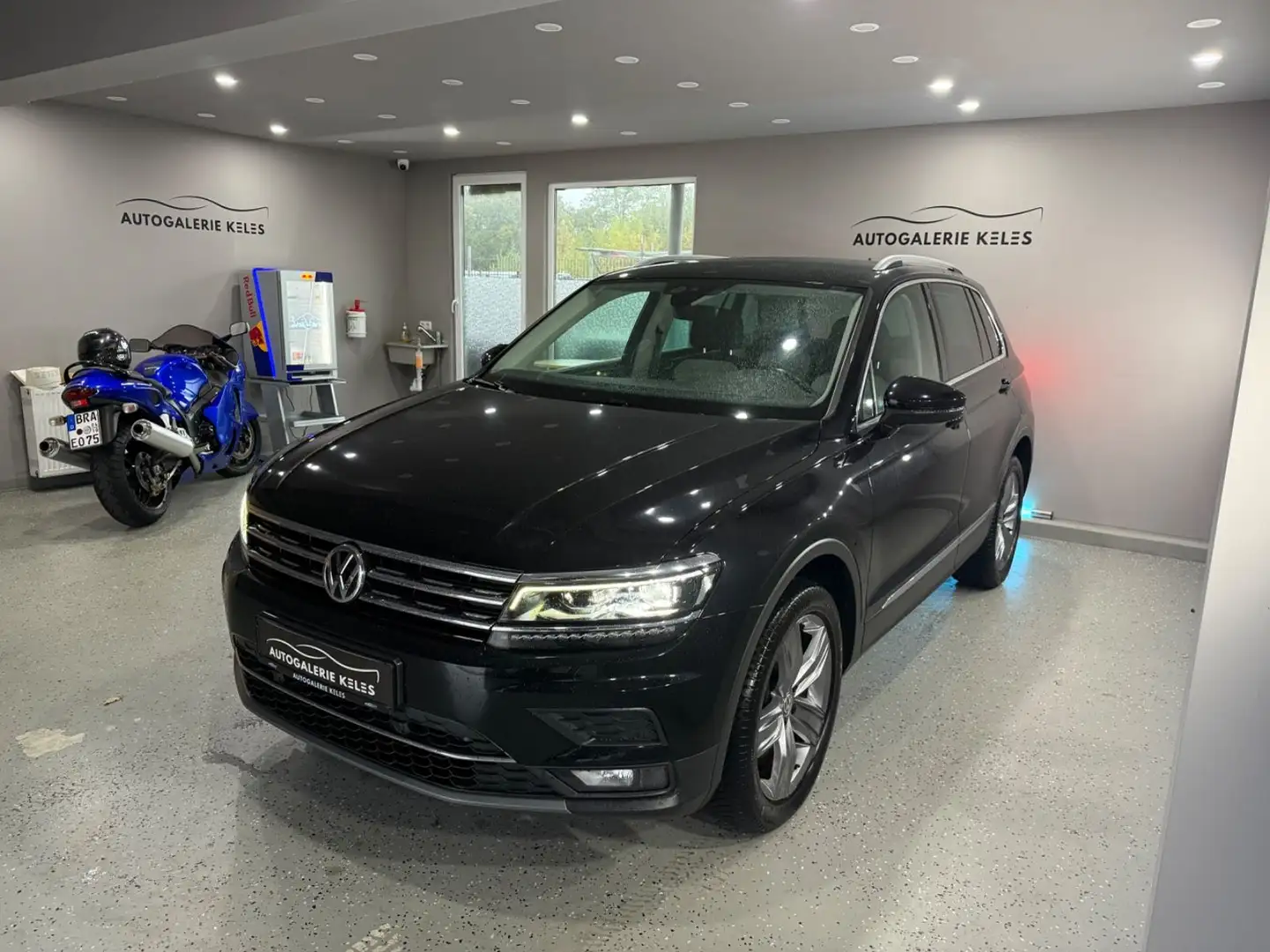 Volkswagen Tiguan Highline 4X4 DIGTACHO*NAVI*XENON*AHK Schwarz - 2