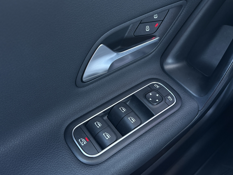 Mercedes-Benz CLA 180 BUSINESS-PAKET/NAVI/DAB — photo 26