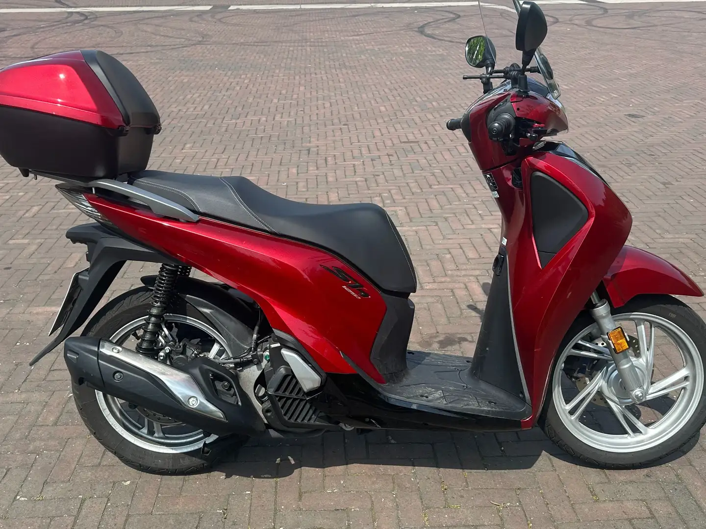 Honda SH 125i Red - 1
