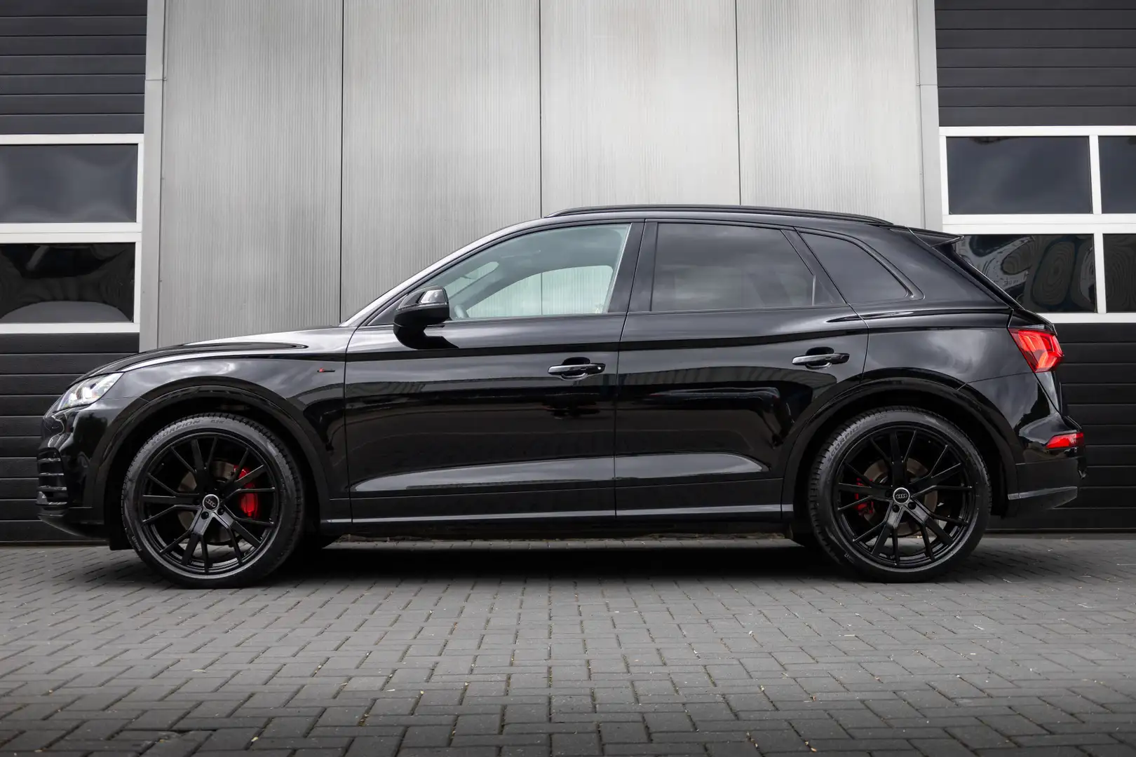 Audi Q5 2.0 TFSI 252 pk Quattro Launch Edition S-Line / Lu Zwart - 2