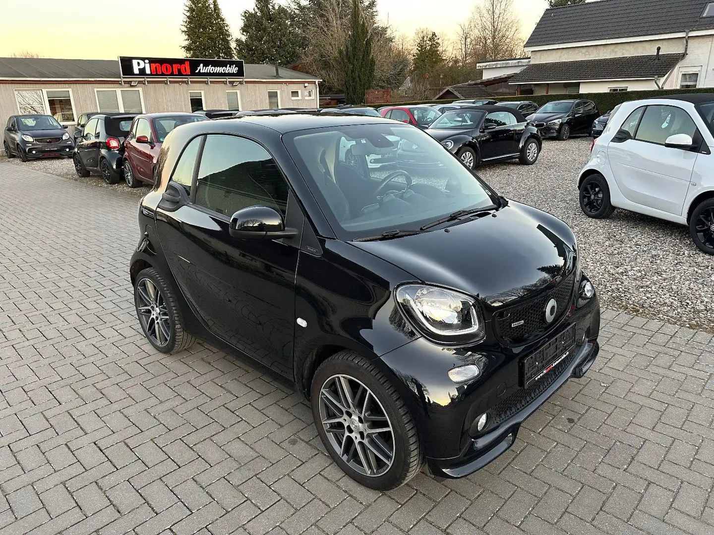 smart forTwo Brabus Xclusive 109PS-LED-NAVI-PANO-JBL-KAM-SPUR Schwarz - 1