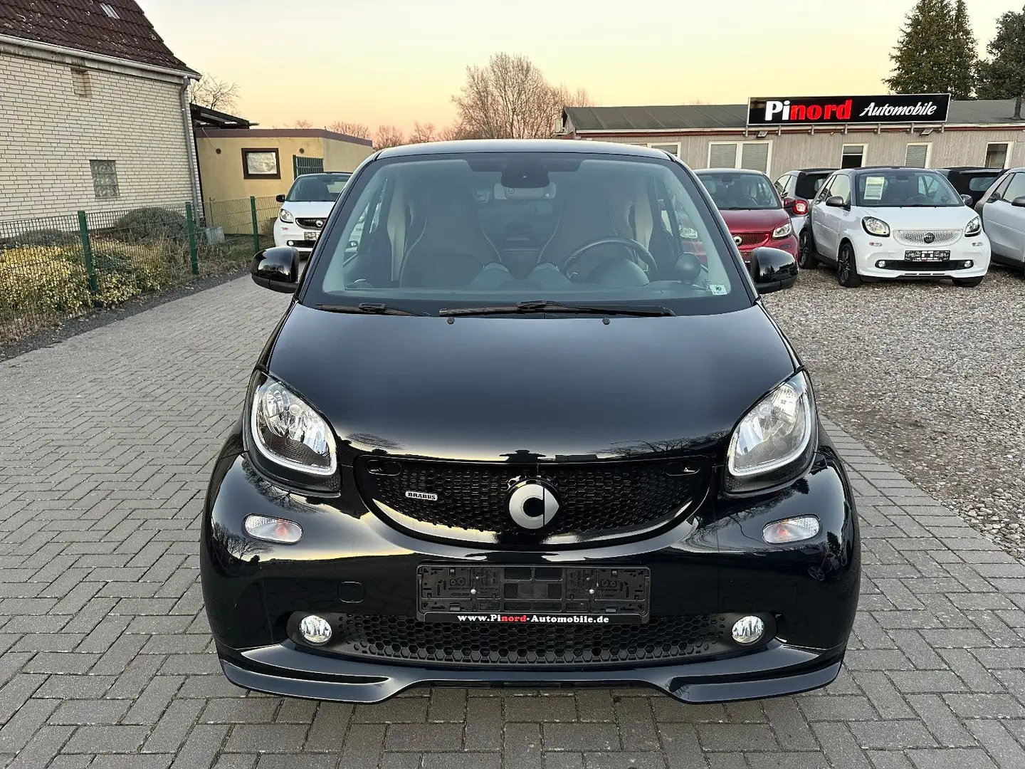 smart forTwo Brabus Xclusive 109PS-LED-NAVI-PANO-JBL-KAM-SPUR Schwarz - 2