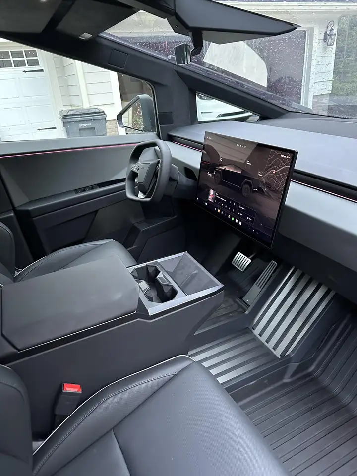 Tesla Cybertruck photo Tesla Cybertruck