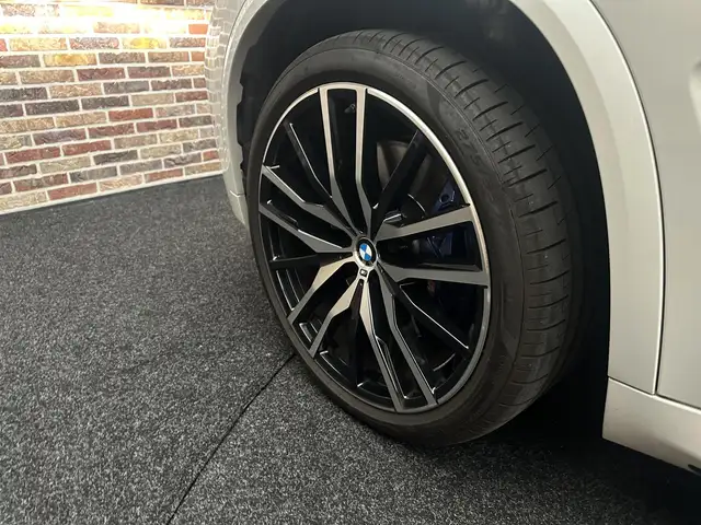 BMW X5 view 8