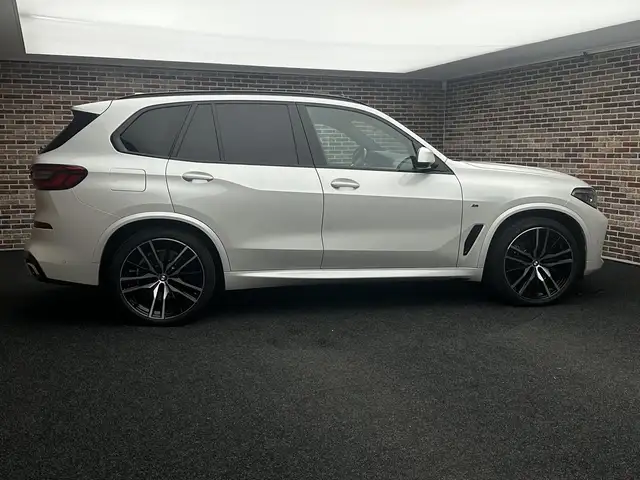 BMW X5 view 4
