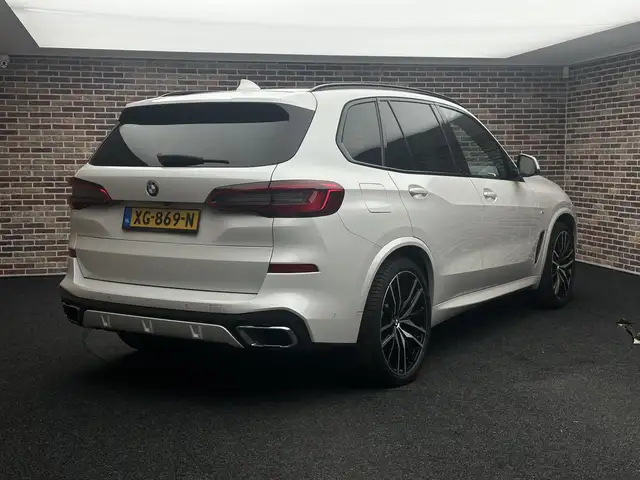 BMW X5 view 2