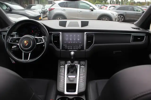 Porsche Macan view 2