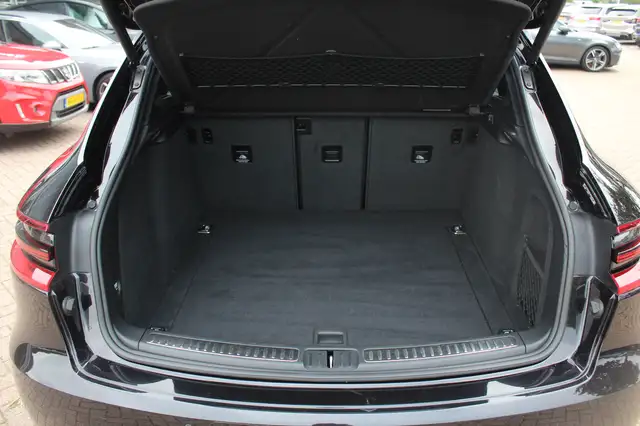 Porsche Macan view 16