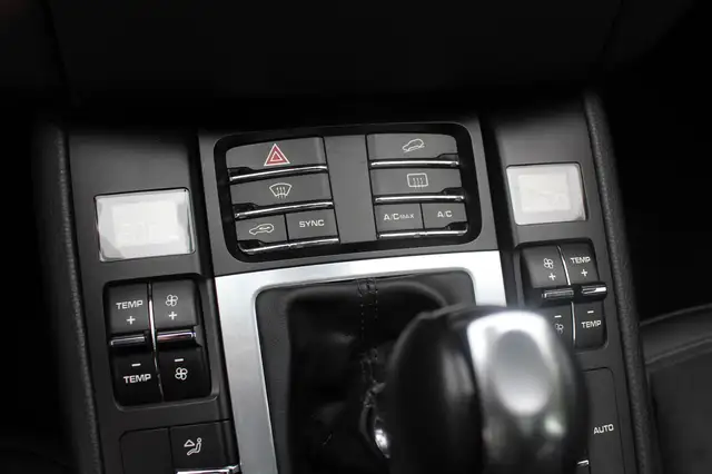 Porsche Macan view 25