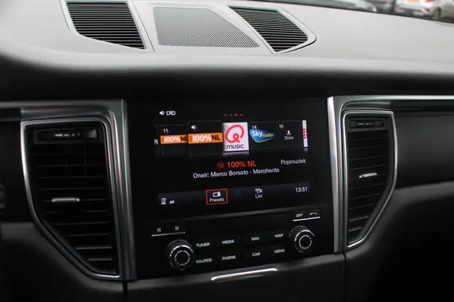 Porsche Macan view 21