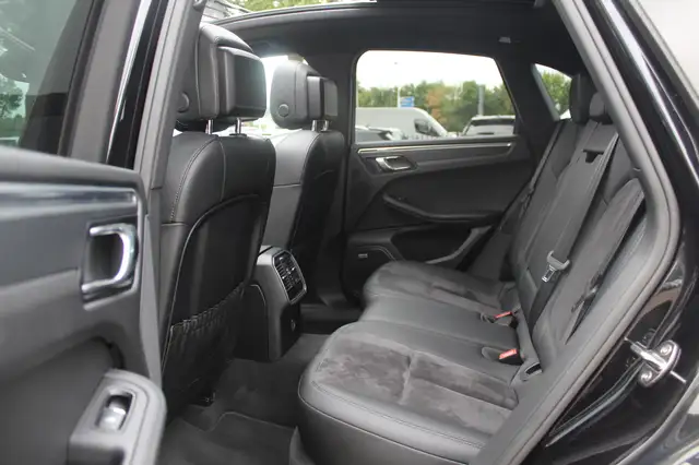 Porsche Macan view 11