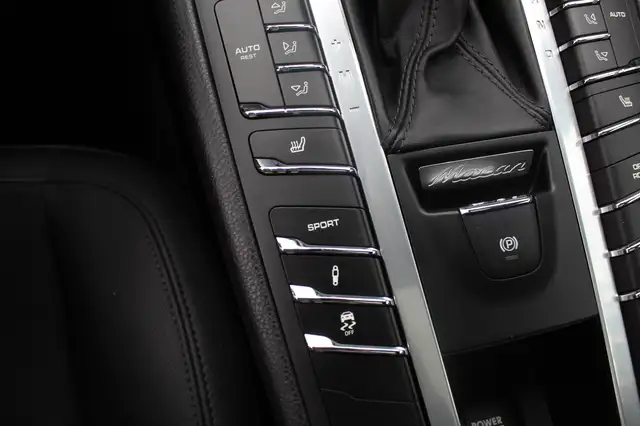 Porsche Macan view 26