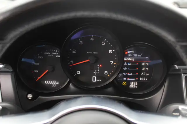 Porsche Macan view 18