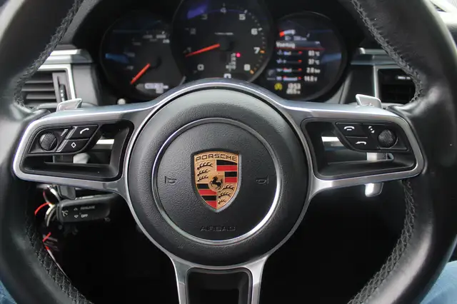Porsche Macan view 29
