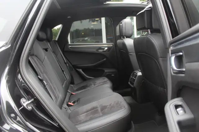 Porsche Macan view 12