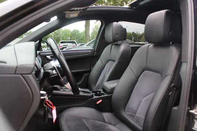 Porsche Macan view 4